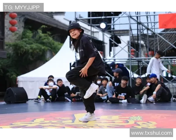 重庆街舞队在攀岩联赛中的默契配合与精彩表现分析