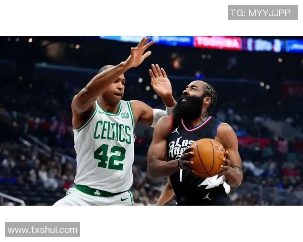 快船与凯尔特人激战正酣NBA赛场精彩瞬间回顾与分析 快船与凯尔特人激战正酣NBA赛场精彩瞬间回顾与分析