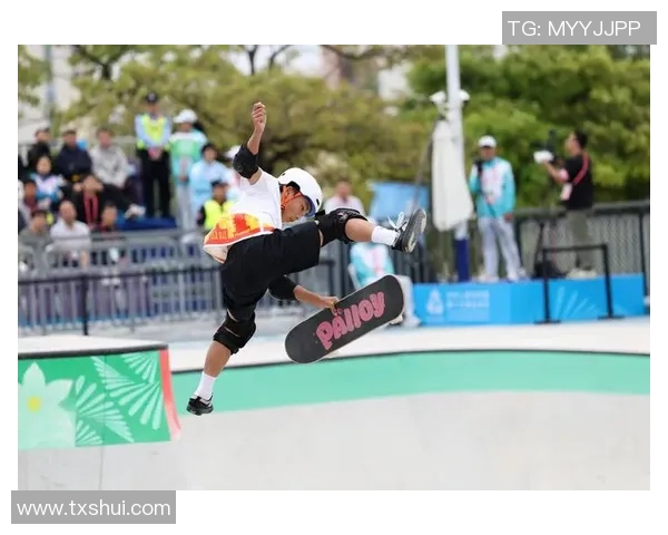 成都街舞队在滑板精英赛中的灵活性表现引发热议与关注